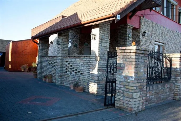 Party Apartment - Image 1