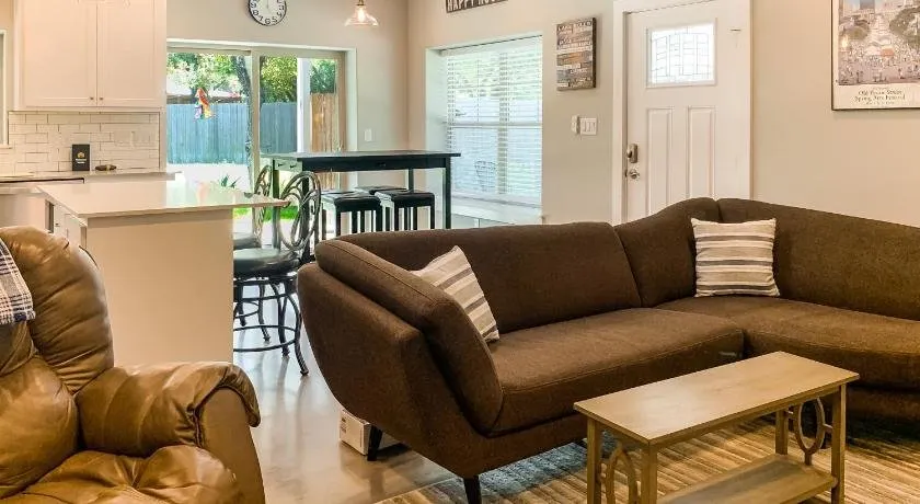 Endless Summer Lakeway - Image 1