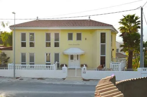 Amarilla Casa - Image 1