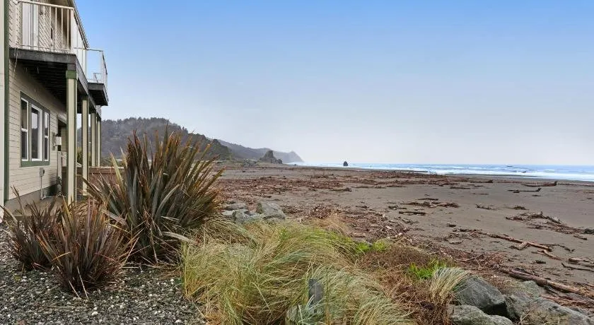 Sunset Beach House - Image 1