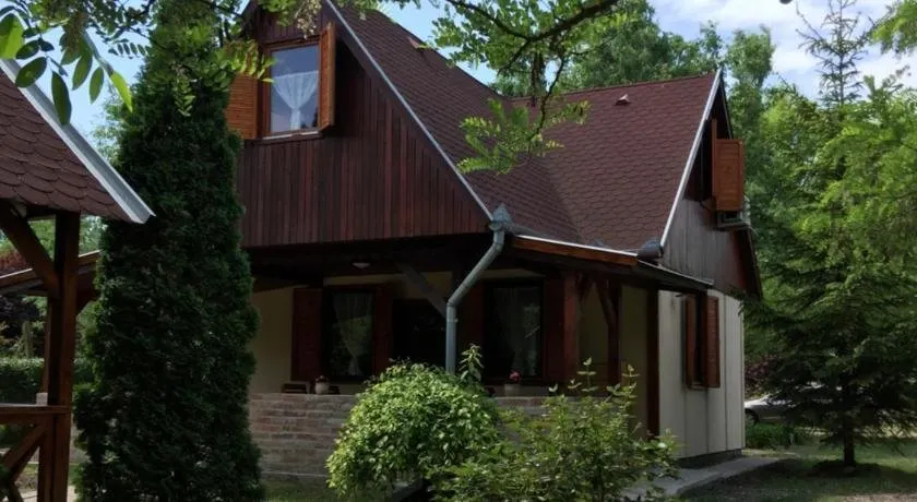 Boglárka Horgásznyaraló - Image 1