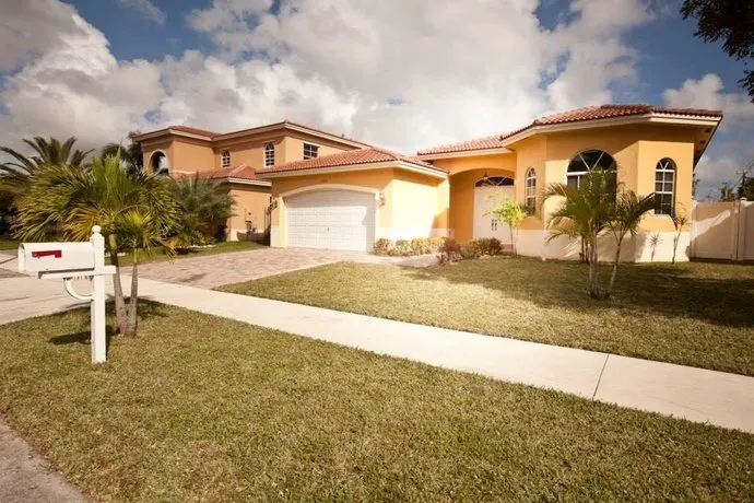 Aventura Home by Flatsaway - Image 1