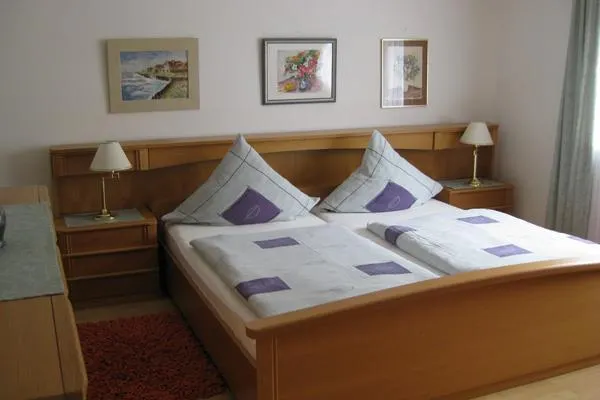 Haus Brand - Image 1
