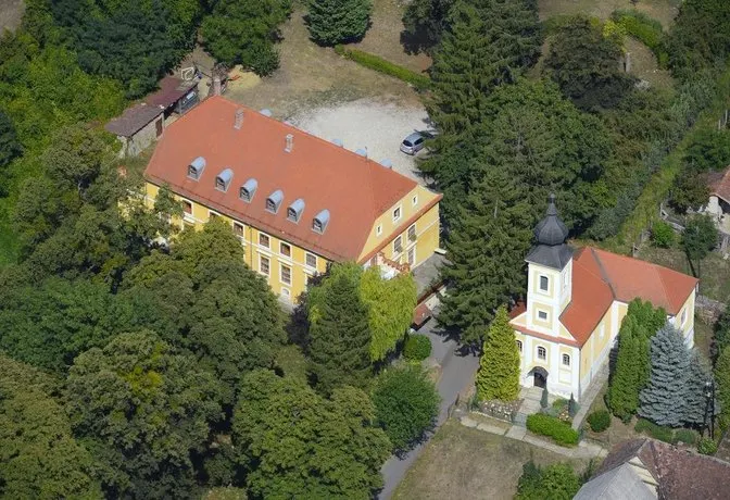 Mindszenty Ifjúsági Ház - Image 1