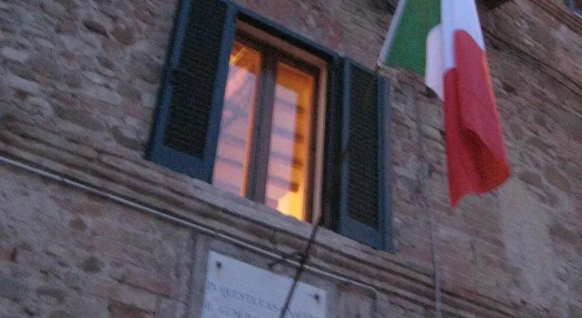 Le Rondini in historic house with garden - Image 1