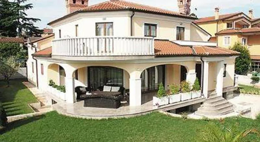 Apartments Villa Teuta - Image 1