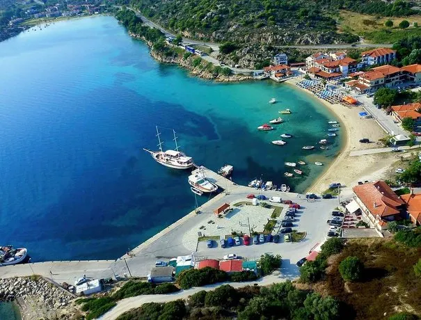 Angelos Hotel - Image 1