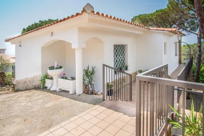 Villa Victoria - Image 1
