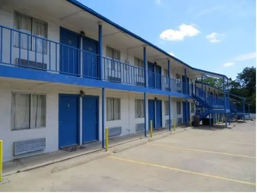 Luxury Inn - Image 1