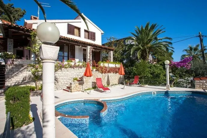 Holiday Home Bugenvilija - Image 1