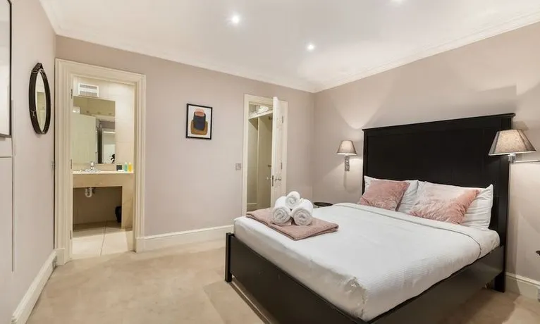 Hyde Park - Knightsbridge Mews House - Image 1
