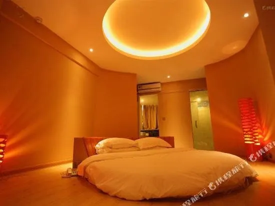 Aishang Theme Hotel - Image 1