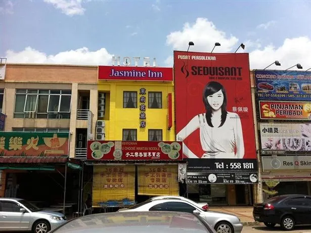 Jasmine Inn Hotel - Image 1