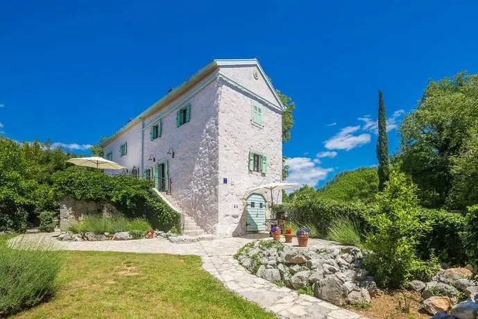 Bayleaf Country House - Image 1