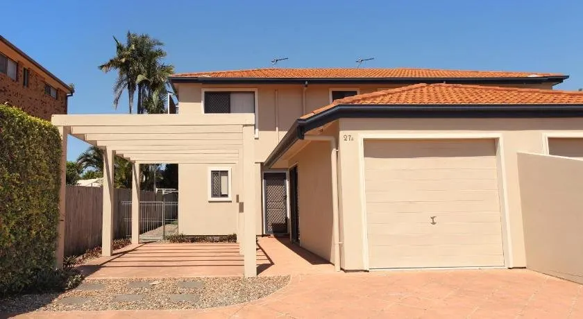 Oomoo 27 - Four Bedroom Townhouse - Close to Beaches! - Image 1