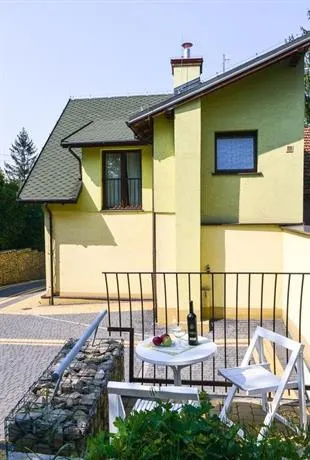 Sweet Family Home - Image 1