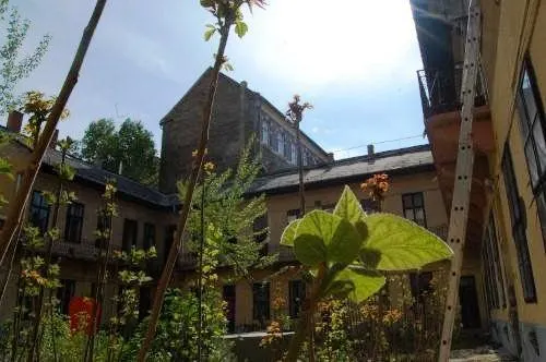 Grandio Party Hostel - Image 1
