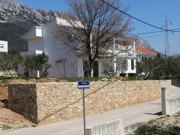 Apartment Neven Kastel Gomilica - Image 1