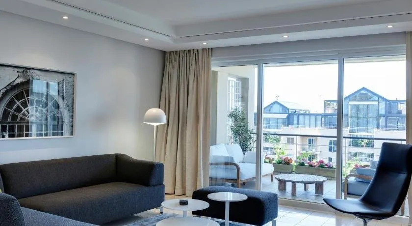 401 Apartment - Image 1