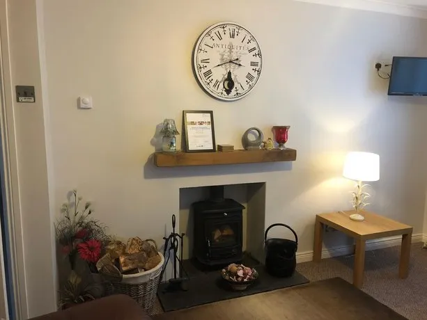 Rose Cottage Lisburn - Image 1