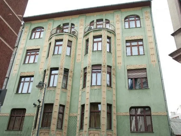 Palace Apartments - Image 1