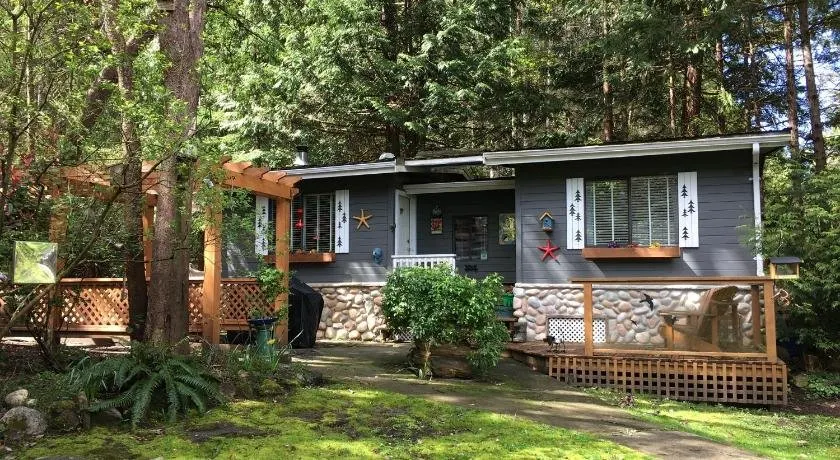 Sticks and Stones Cottages - Image 1