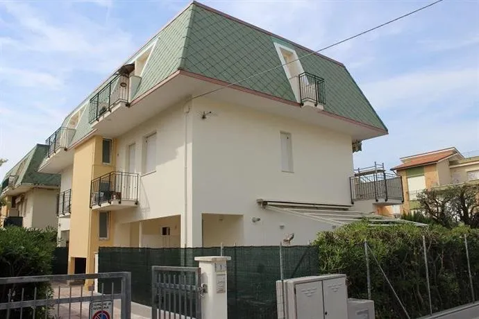 Trilo Lorenzo In centro ed a soli 30 m dal mare - Image 1