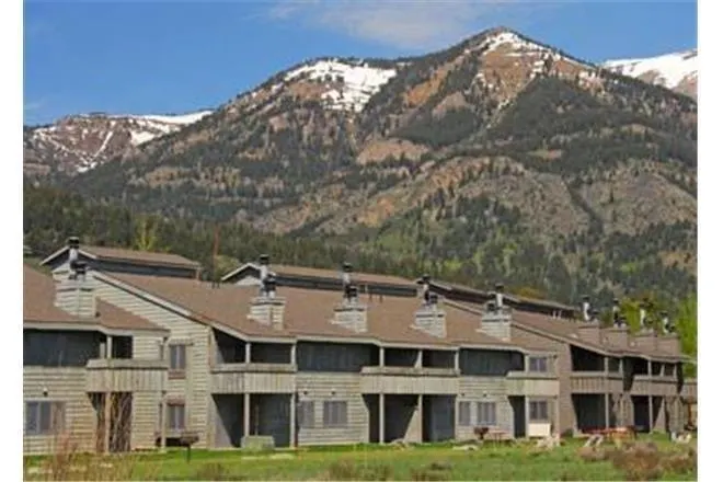 BALSAM LODGE - Image 1