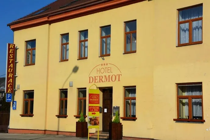 Hotel Dermot - Image 1