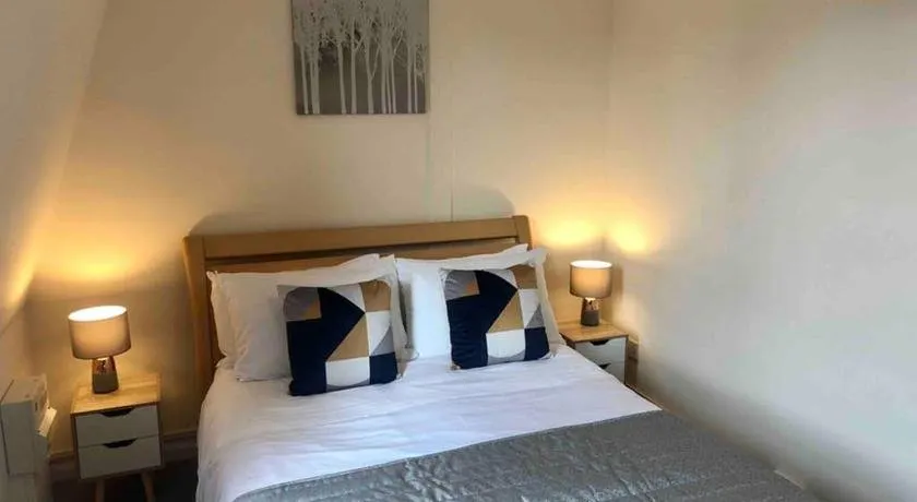 Regents Terrace - City Centre Location - Over Looking Parkers Piece! Private Entrance - Image 1