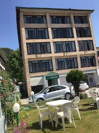 Hotel Zamrud at Dal Lake - Image 1