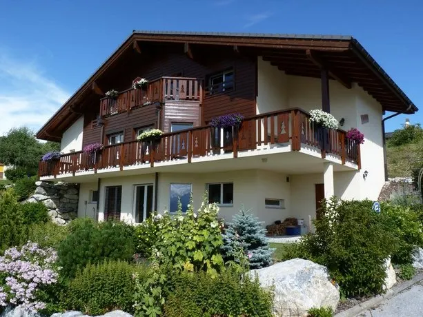 Chalet des Alpes - Image 1