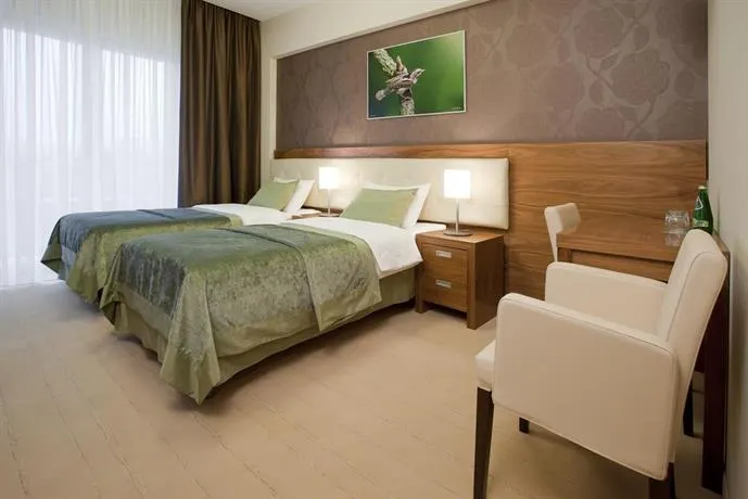 Hotel Platinum - Image 1