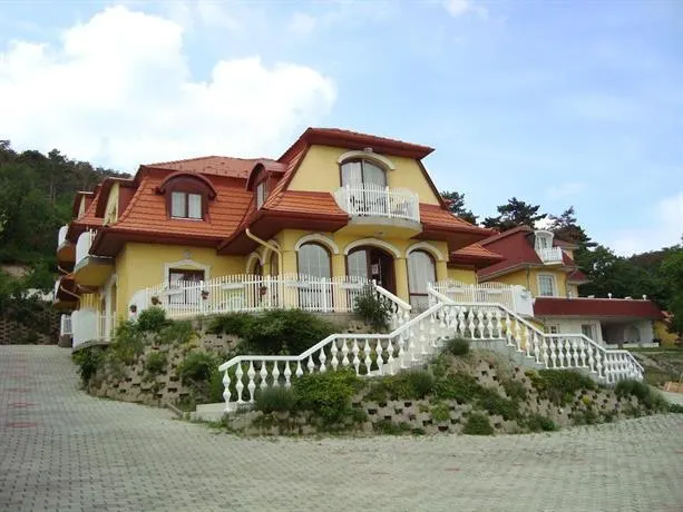 Star Villa - Image 1