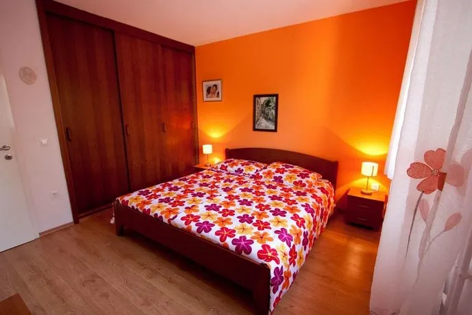 Holiday home Ivona - Image 1