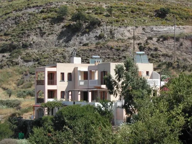 Eriki Studios & Apartments - Image 1