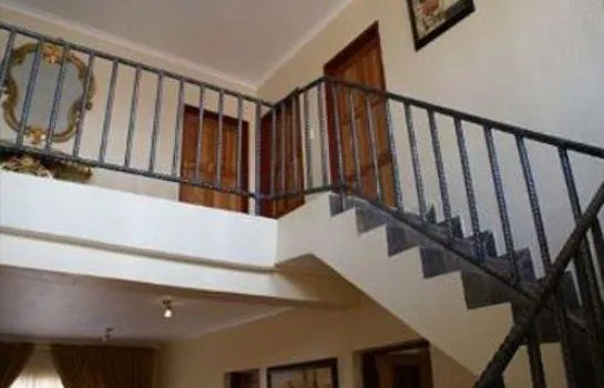 Senzi Guest House - Image 1