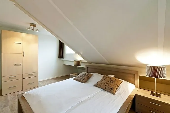 Boathouse Suburban Amsterdam - Image 1