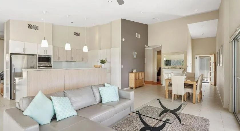 Coast - 3/42 Avoca Drive Avoca Beach - Image 1
