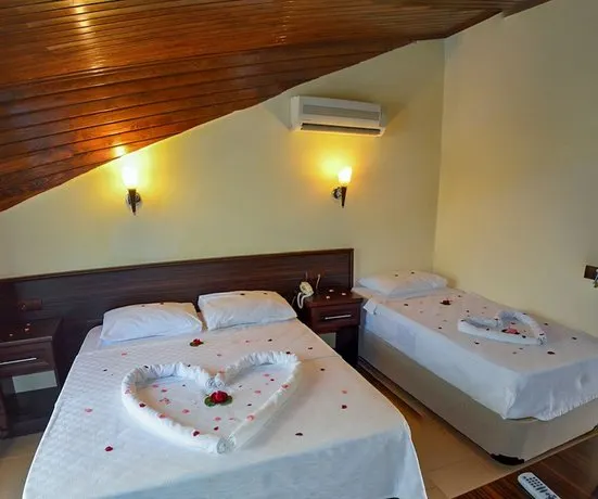 Green Palm Hotel - Image 1