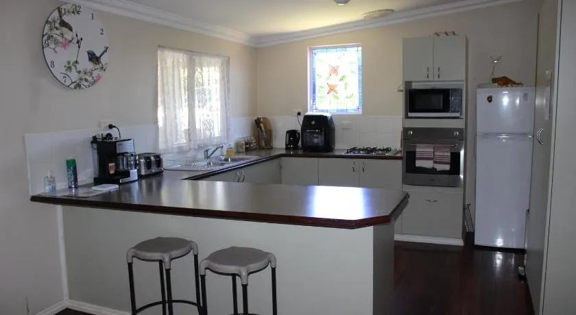 Yvonnes Rest Holiday Home - Image 1