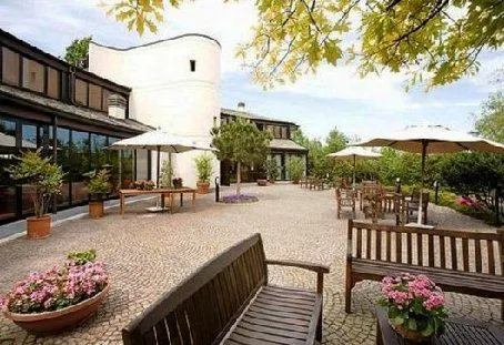 Country Borromeo - Image 1