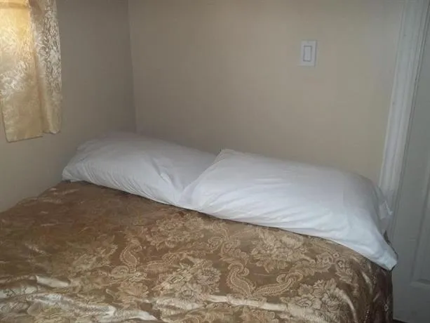 Kincardine Guest Cottage Motel - Image 1