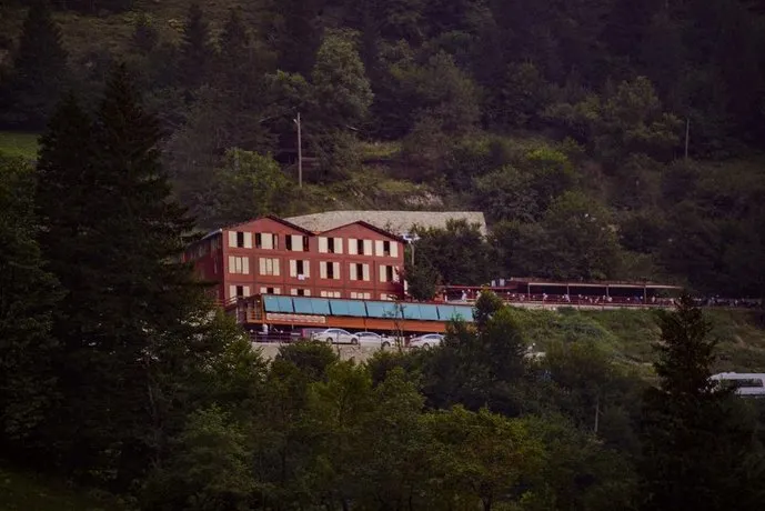 Kar Hotel - Image 1