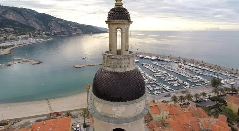 Menton nella vecchia città con vista mare - Image 1