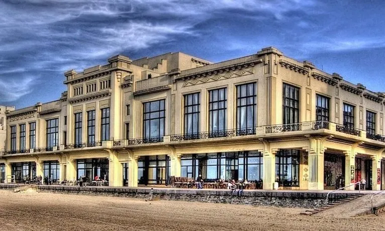 Hôtel Georges Vi - Image 1