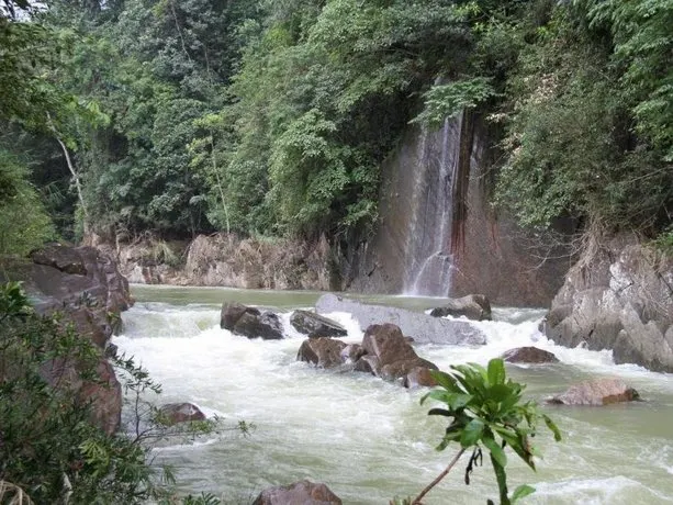 Aberdeen Falls Resort - Image 1