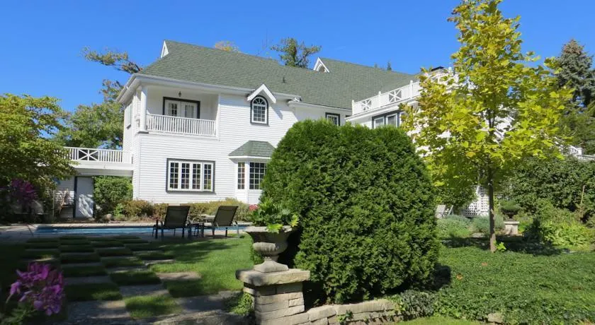 Lakewinds Country Manor - Image 1