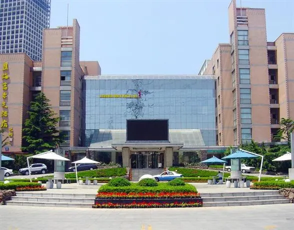 Dalian Xinghai Golf Hotel - Image 1