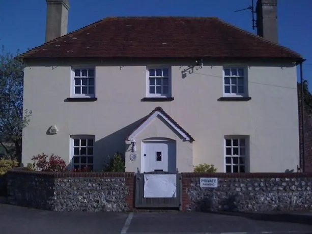 Riverside House - Image 1